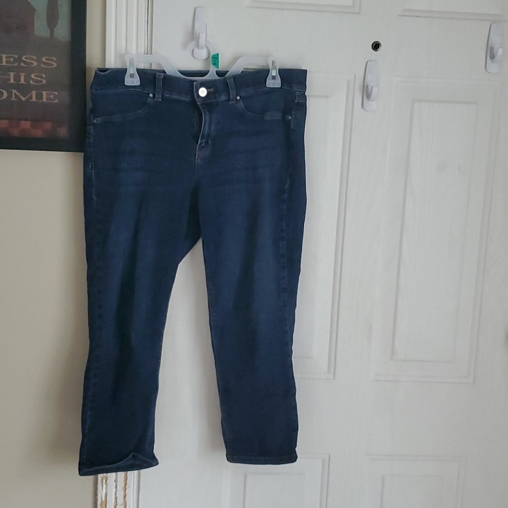 WHBM crop leg jeans L